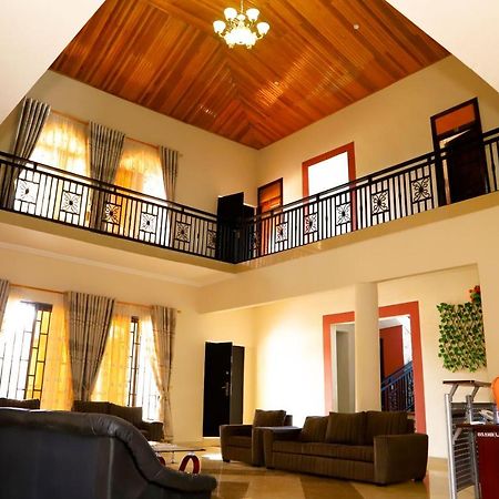 Osaah Bema Lodge Antoa Екстериор снимка