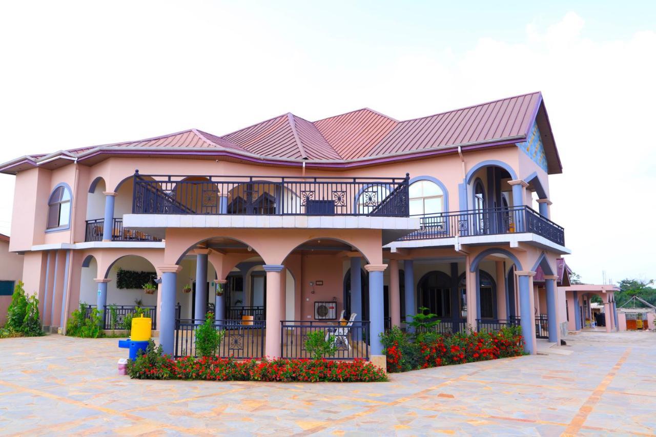 Osaah Bema Lodge Antoa Екстериор снимка