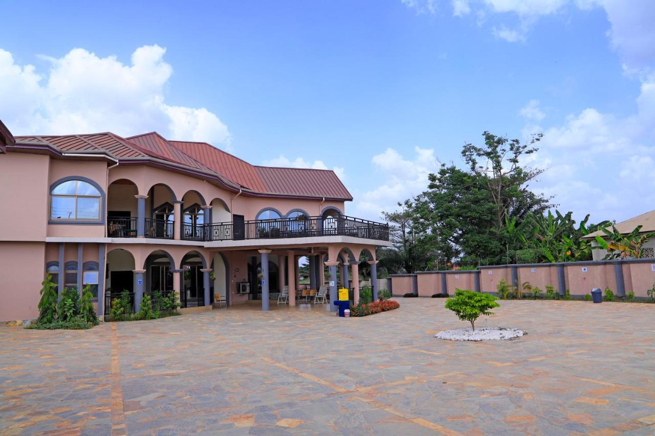 Osaah Bema Lodge Antoa Екстериор снимка
