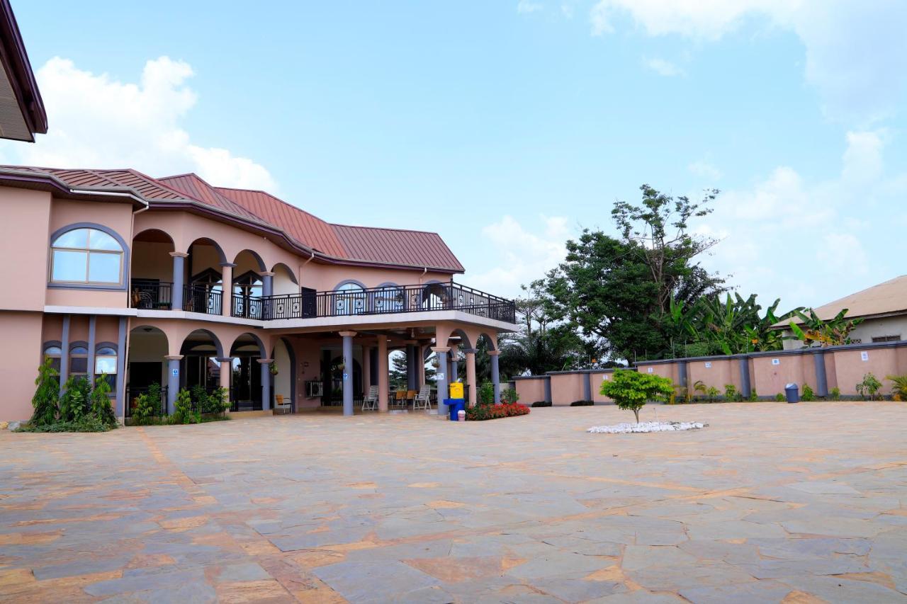 Osaah Bema Lodge Antoa Екстериор снимка
