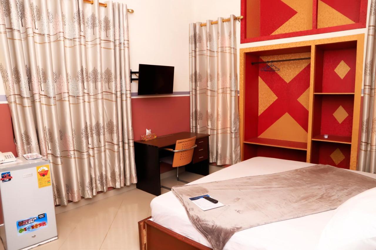 Osaah Bema Lodge Antoa Екстериор снимка